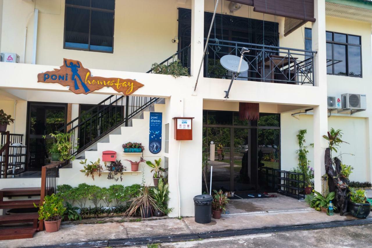 Poni Homestay Muara Exterior photo