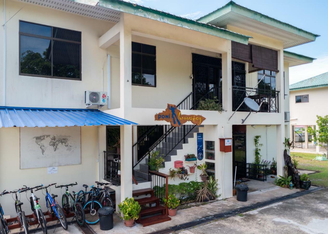 Poni Homestay Muara Exterior photo